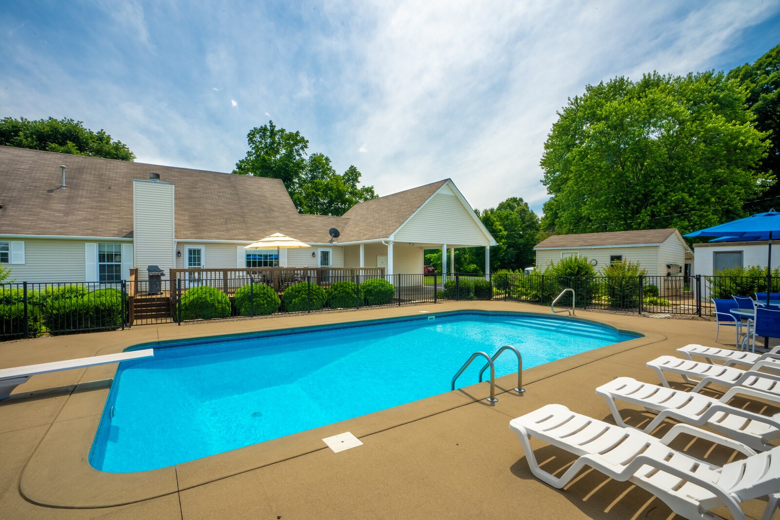 6028 State Line Road Springfield, TN 37172 - Photo 4 of 45 a view of a house with pool