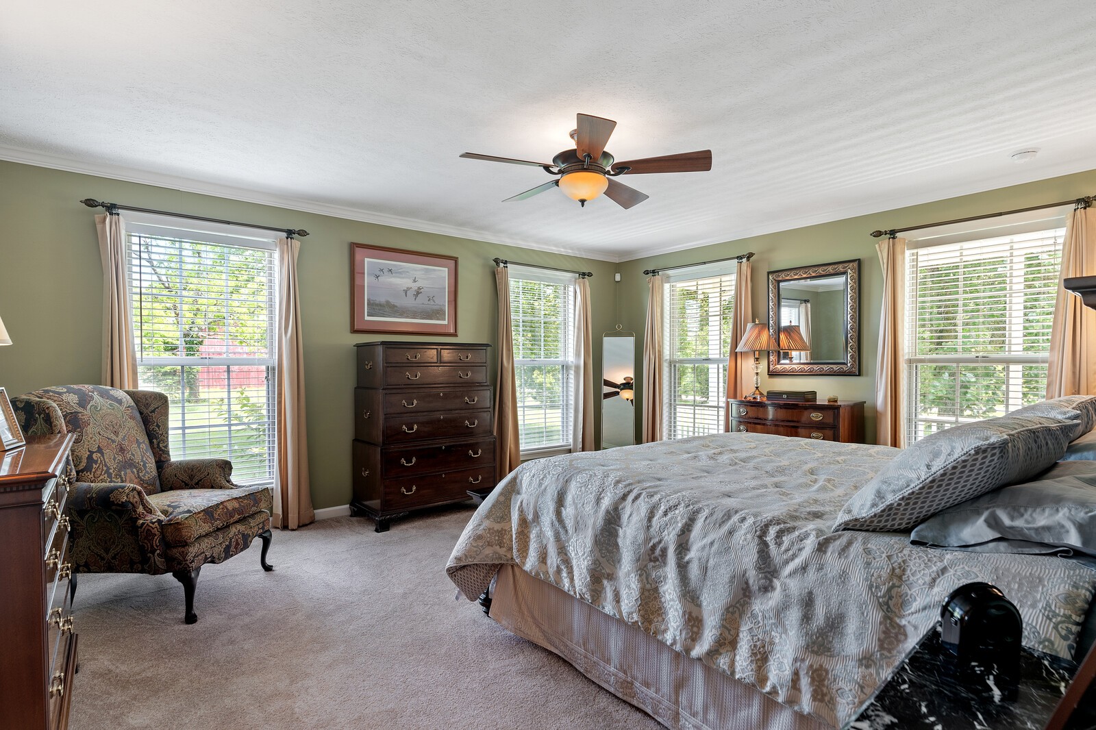 6028 State Line Road Springfield, TN 37172 - Photo 33 of 45 a bedroom with a bed and a dresser