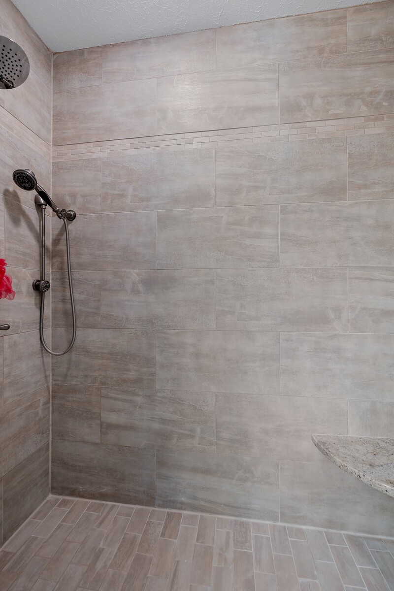 6028 State Line Road Springfield, TN 37172 - Photo 36 of 45 a bathroom with a shower