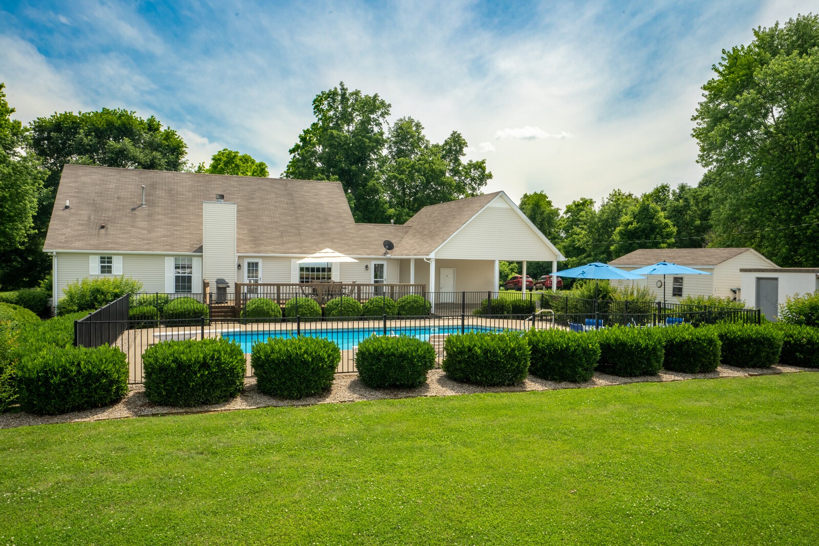 6028 State Line Road Springfield, TN 37172 - Photo 7 of 45 a front view of a house with a garden