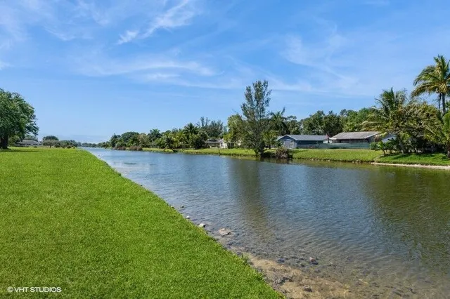 $269,900 | 148 Village Walk Drive, Unit 24, Royal Palm Beach, FL 33411