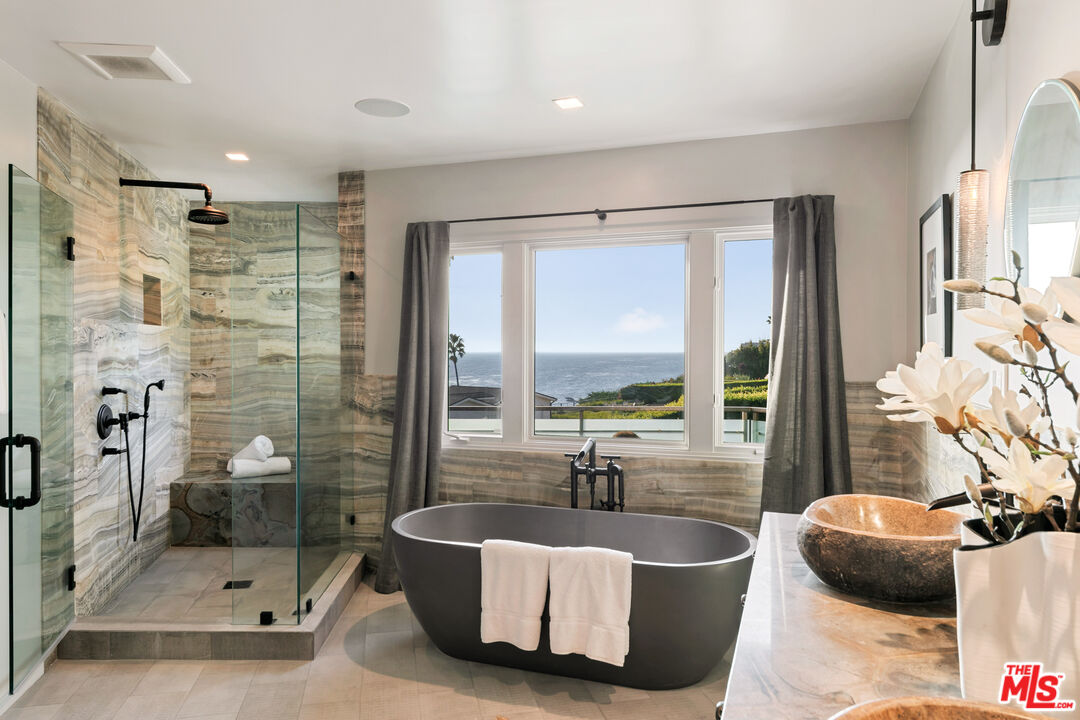 31558 Victoria Point Road Malibu, CA 90265 - Photo 36 of 55