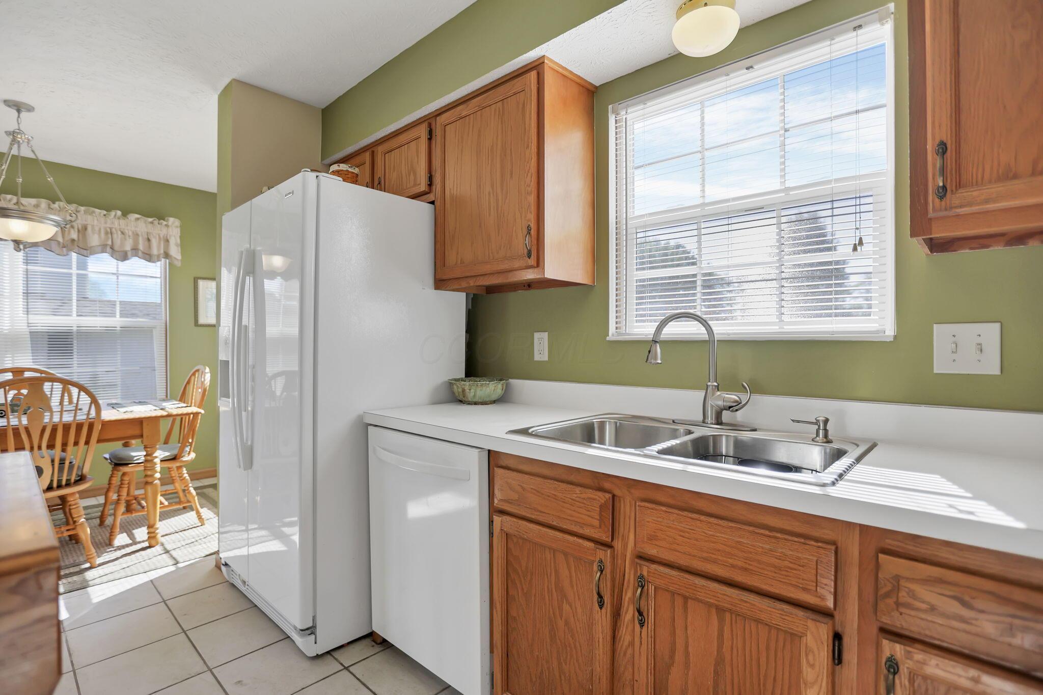 1588 Heatherview Lane Heath, OH 43056 - Photo 13 of 52 Kitchen