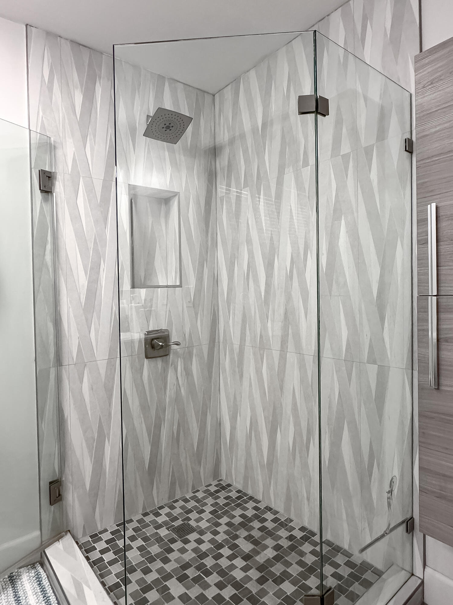 9871 Leeward Avenue Key Largo, FL 33037 - Photo 17 of 38 a bathroom with a shower