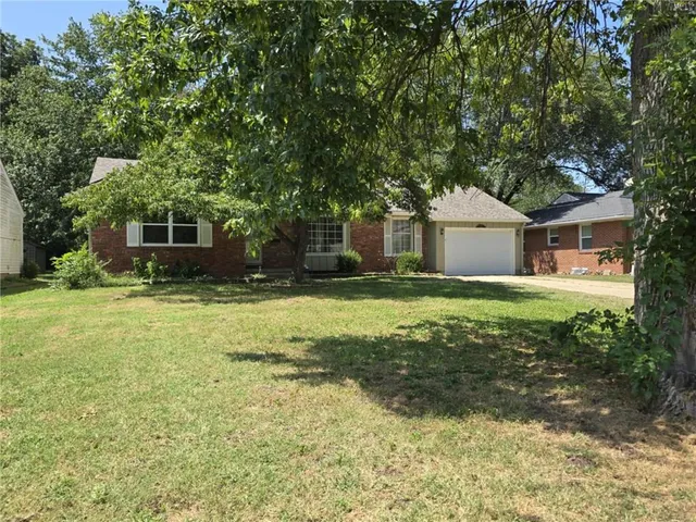 $239,500 | 807 South 3rd Street, Clinton, MO 64735