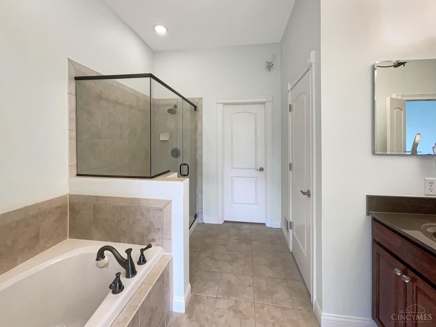 5792 Springview Circle Mason, OH 45040 - Photo 18 of 32