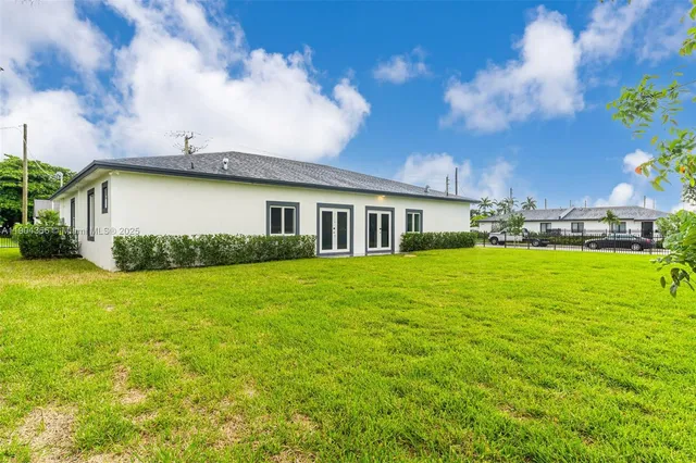 $3,300 | 11870 Southwest 220th Street, Unit B, Miami, FL 33170