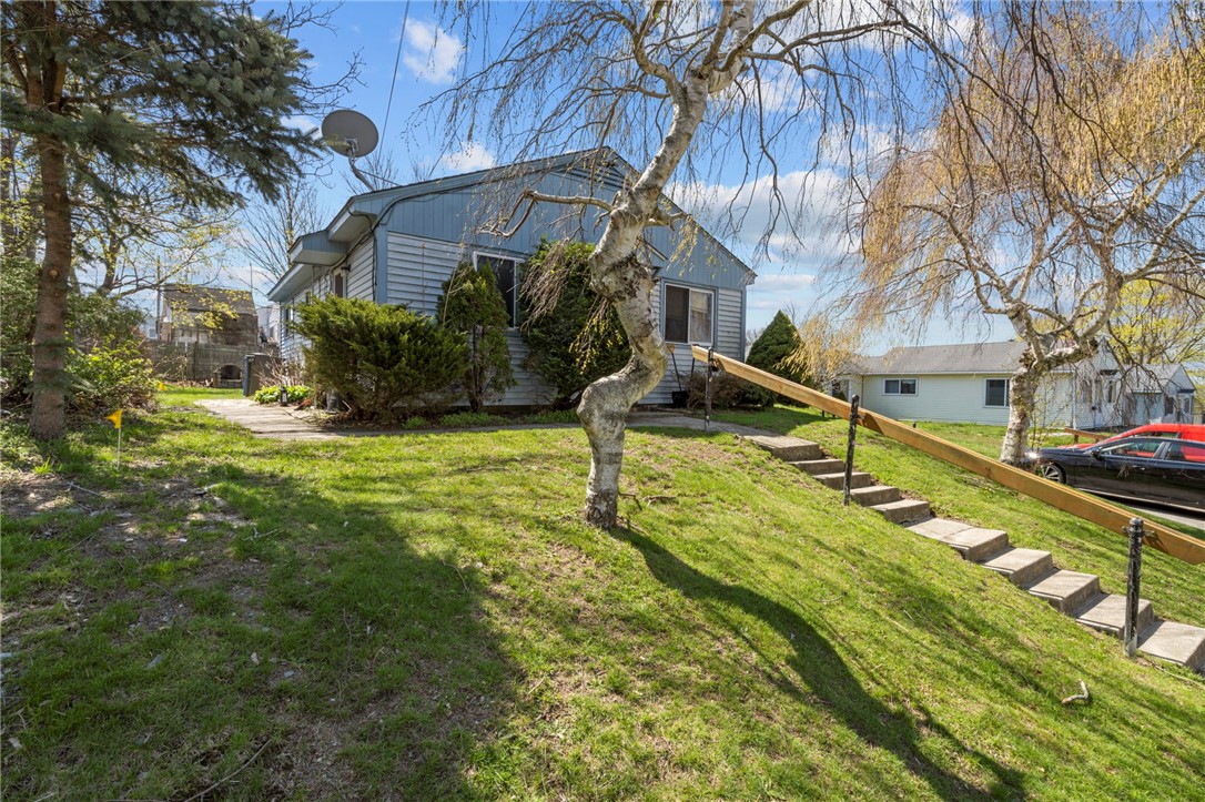 13 Ludlow Road Middletown, RI 02842 - Photo 3 of 17