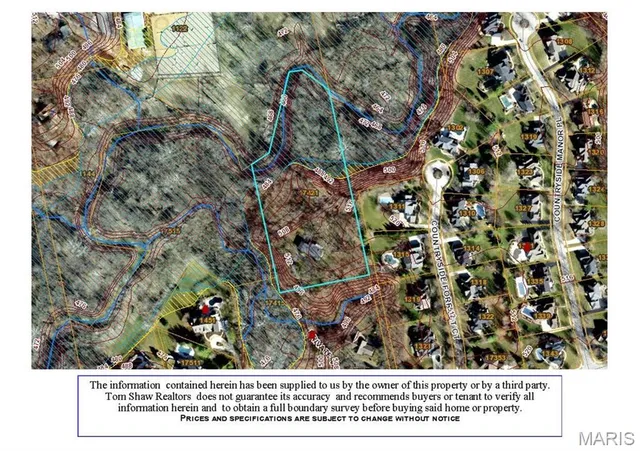 $900,000 | 17421 Private Vly Lane, Chesterfield, MO 63005