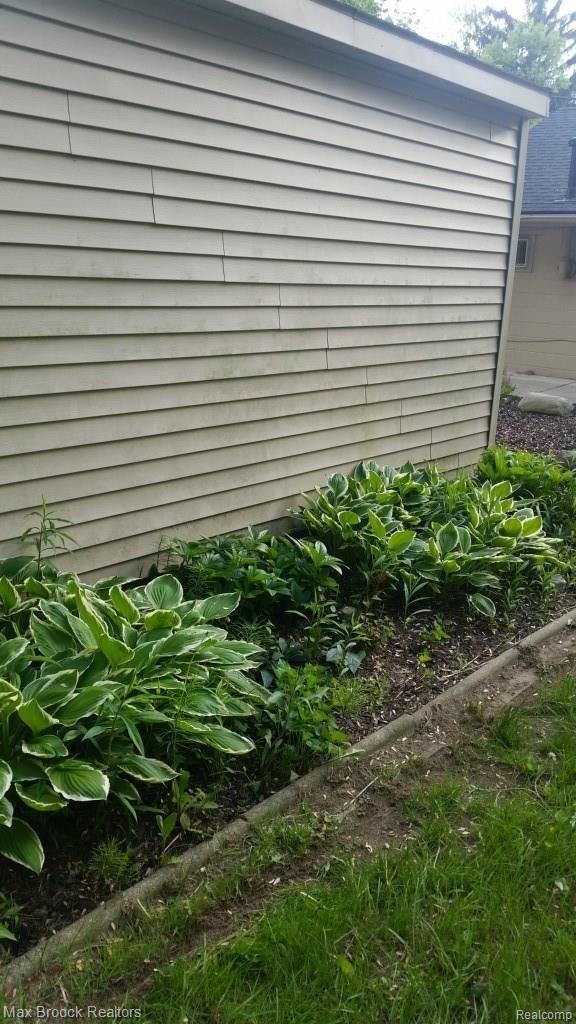 23862 Berg Road Southfield, MI 48033 - Photo 54 of 69 20150521_182041.jpg