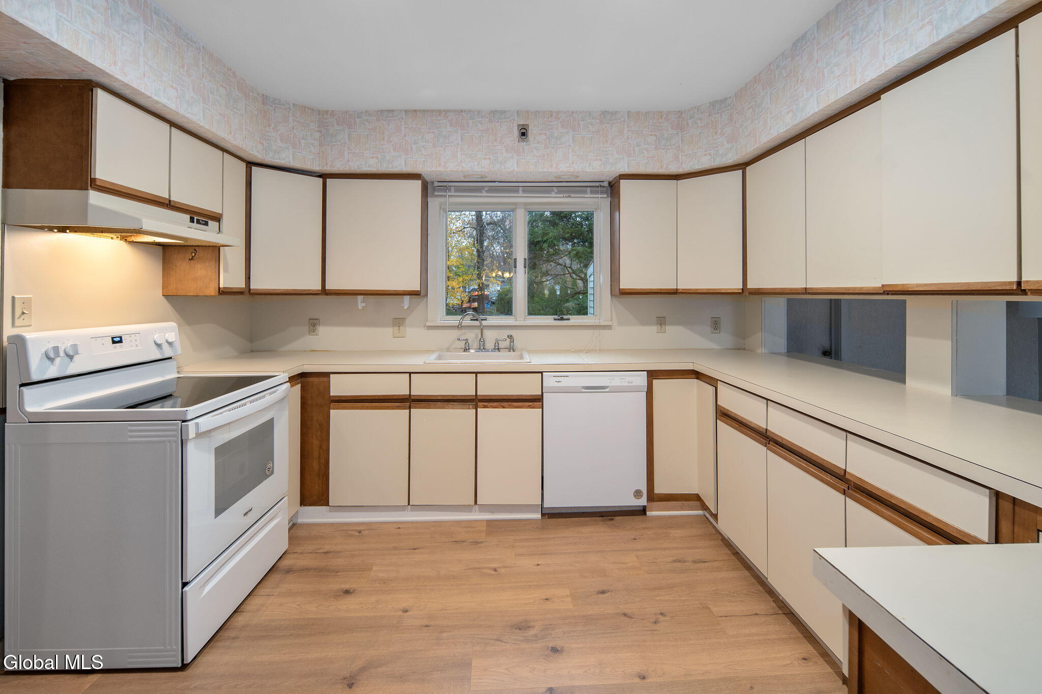 14 Maywood Road Bethlehem, NY 12054 - Photo 9 of 37 13-14MaywoodRd_13