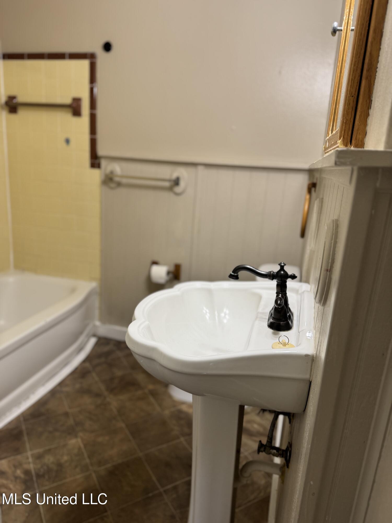 360 Spratley Avenue Biloxi, MS 39531 - Photo 14 of 17 IMG_9004