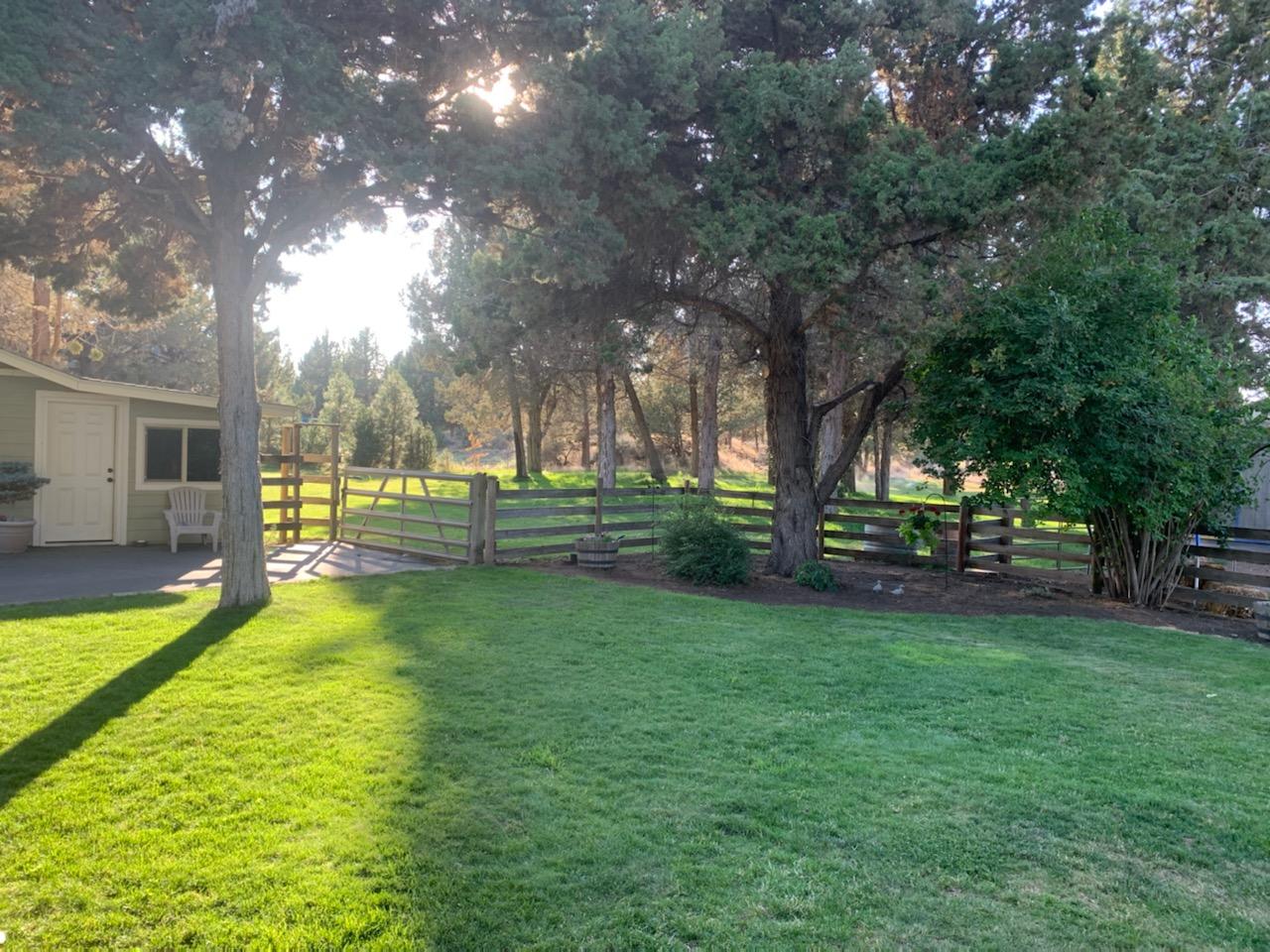 63275 Overtree Road Bend, OR 97701 - Photo 4 of 35 IMG_06711