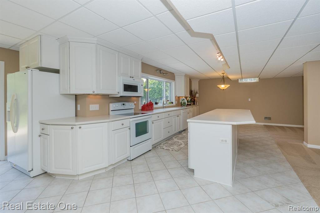 1784 Blue Grass Drive Rochester Hills, MI 48306 - Photo 50 of 72