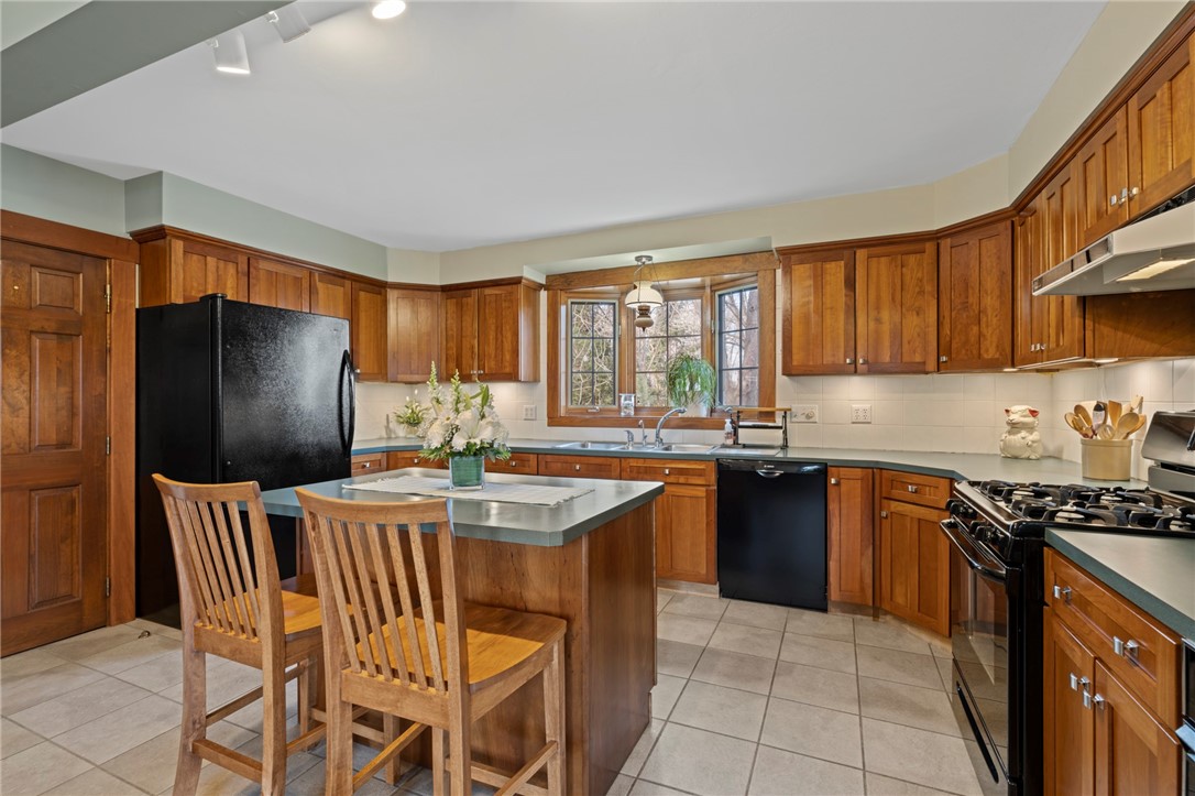 18 Laurel Lane Warren, RI 02885 - Photo 11 of 41 Gallery Image 11