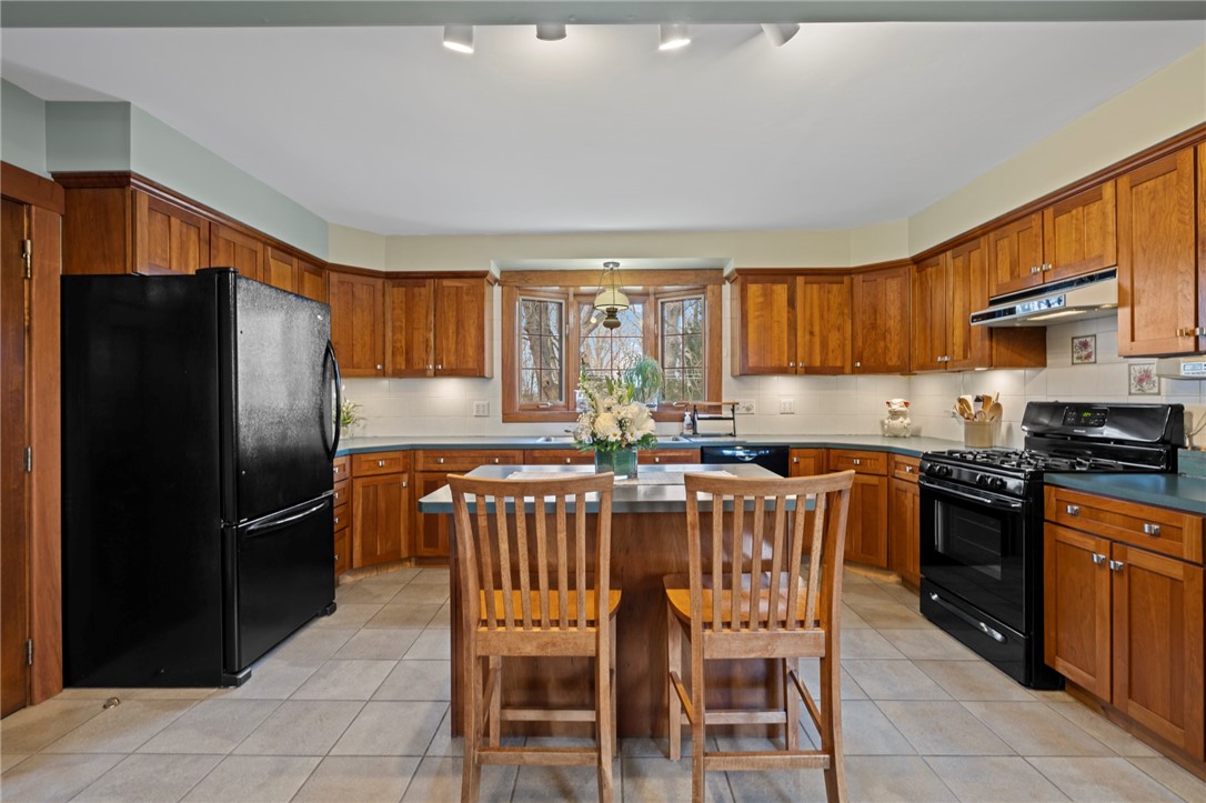 18 Laurel Lane Warren, RI 02885 - Photo 12 of 41 Gallery Image 12