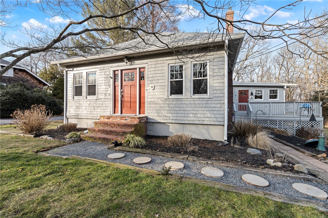18 Laurel Lane Warren, RI 02885 - Photo 2 of 41 Gallery Image 2