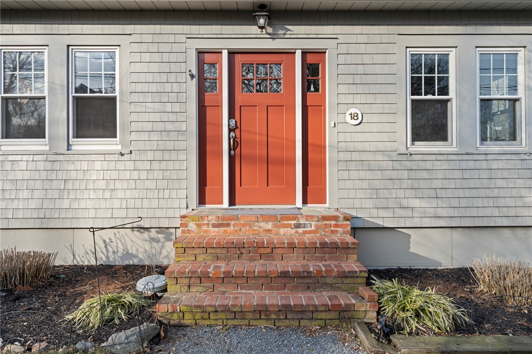 18 Laurel Lane Warren, RI 02885 - Photo 5 of 41 Gallery Image 5