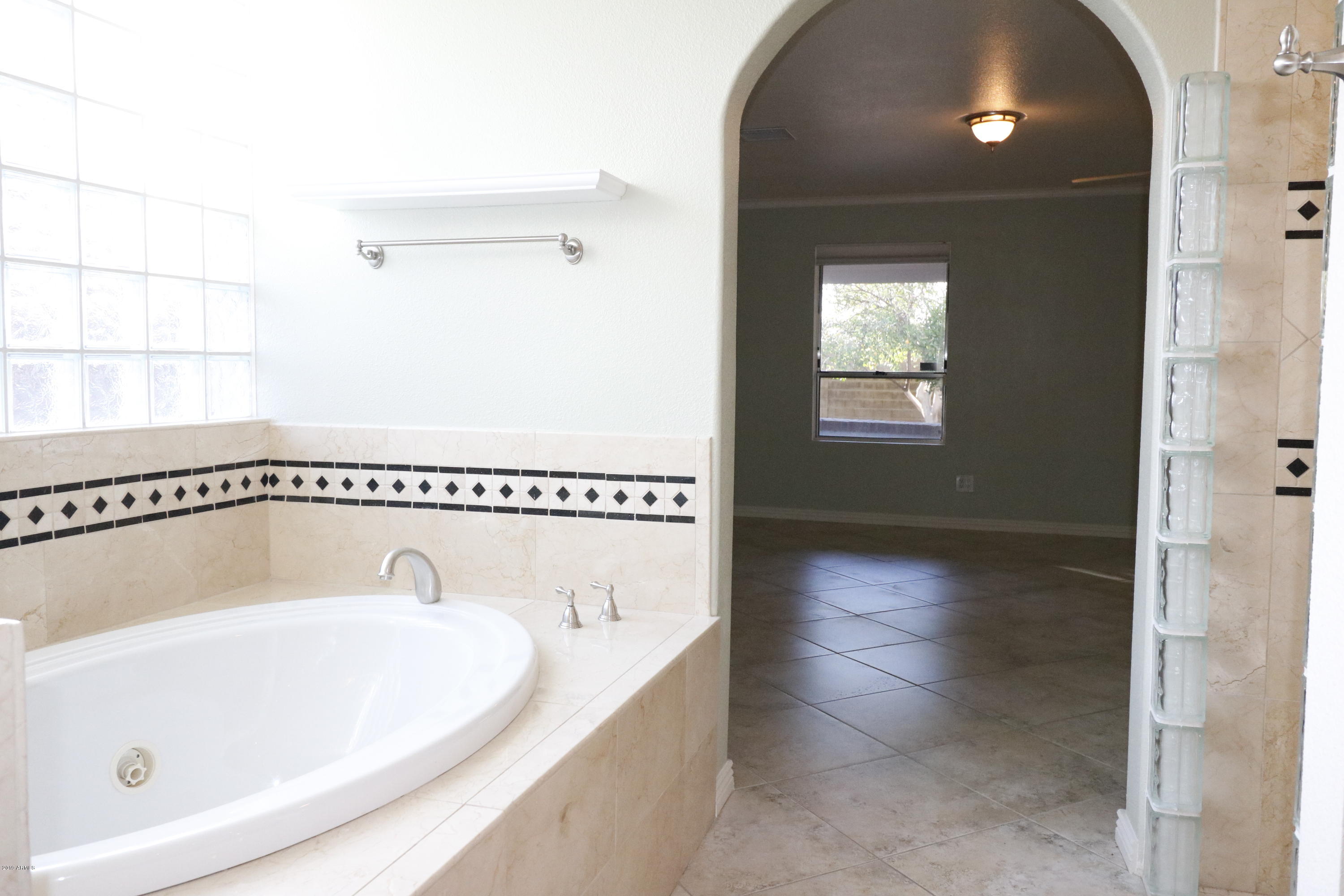 357 North Ronda Paula Street Casa Grande, AZ 85122 - Photo 17 of 42 17 bath master tub