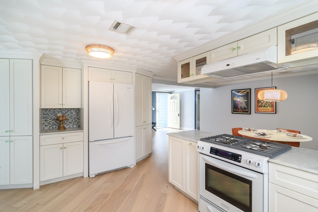 3 Oxbow Road Natick, MA 01760 - Photo 9 of 26 a kitchen with a stove and a refrigerator