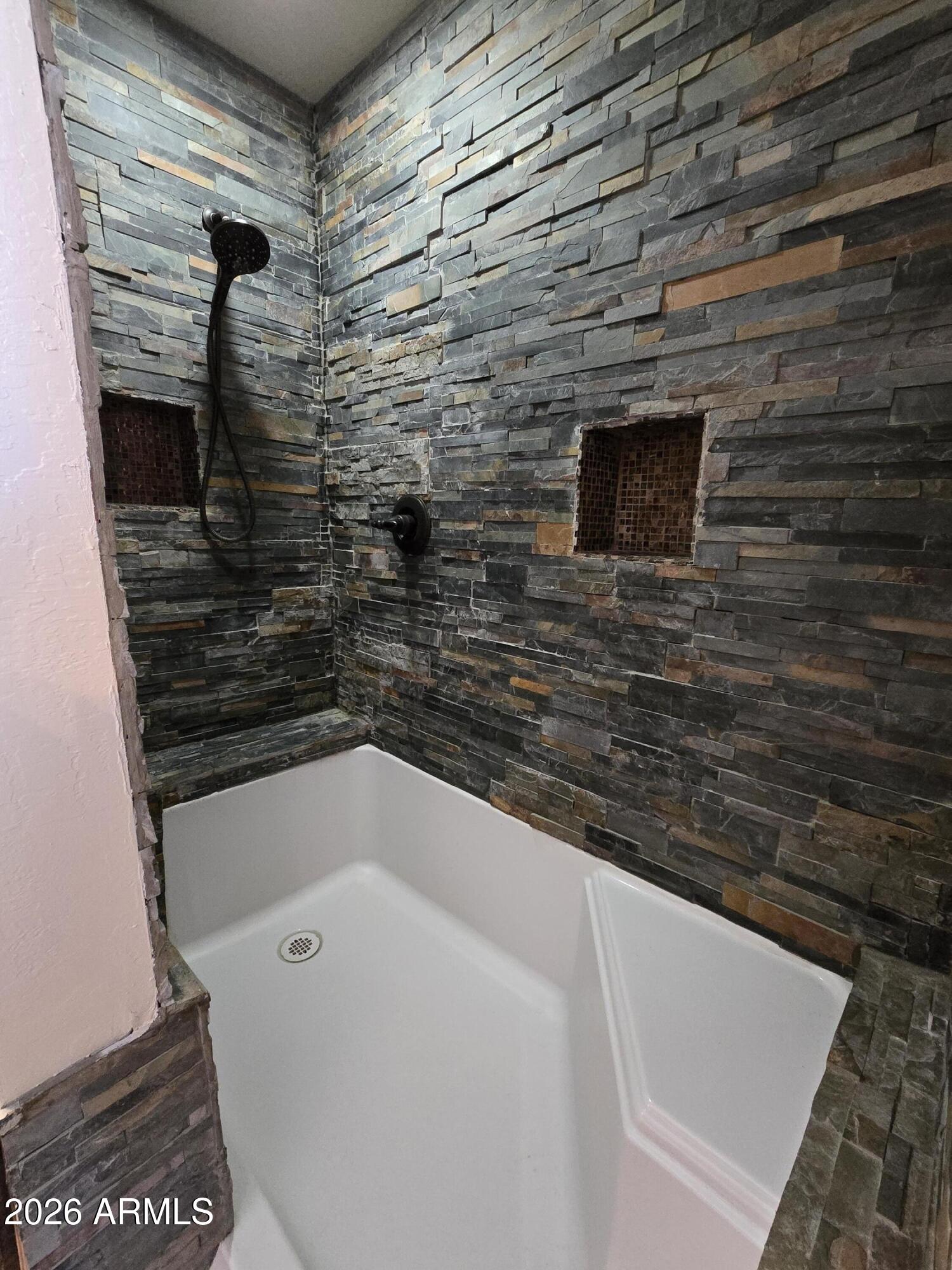 2795 Coyote Ridge Happy Jack, AZ 86024 - Photo 16 of 31 a bathroom with a bathtub