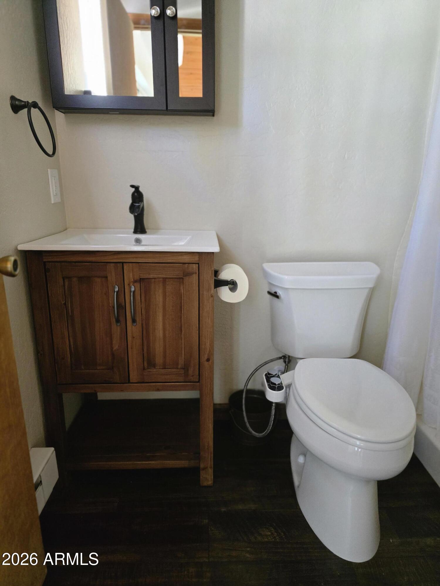 2795 Coyote Ridge Happy Jack, AZ 86024 - Photo 20 of 31 a bathroom with a toilet a sink and mirror