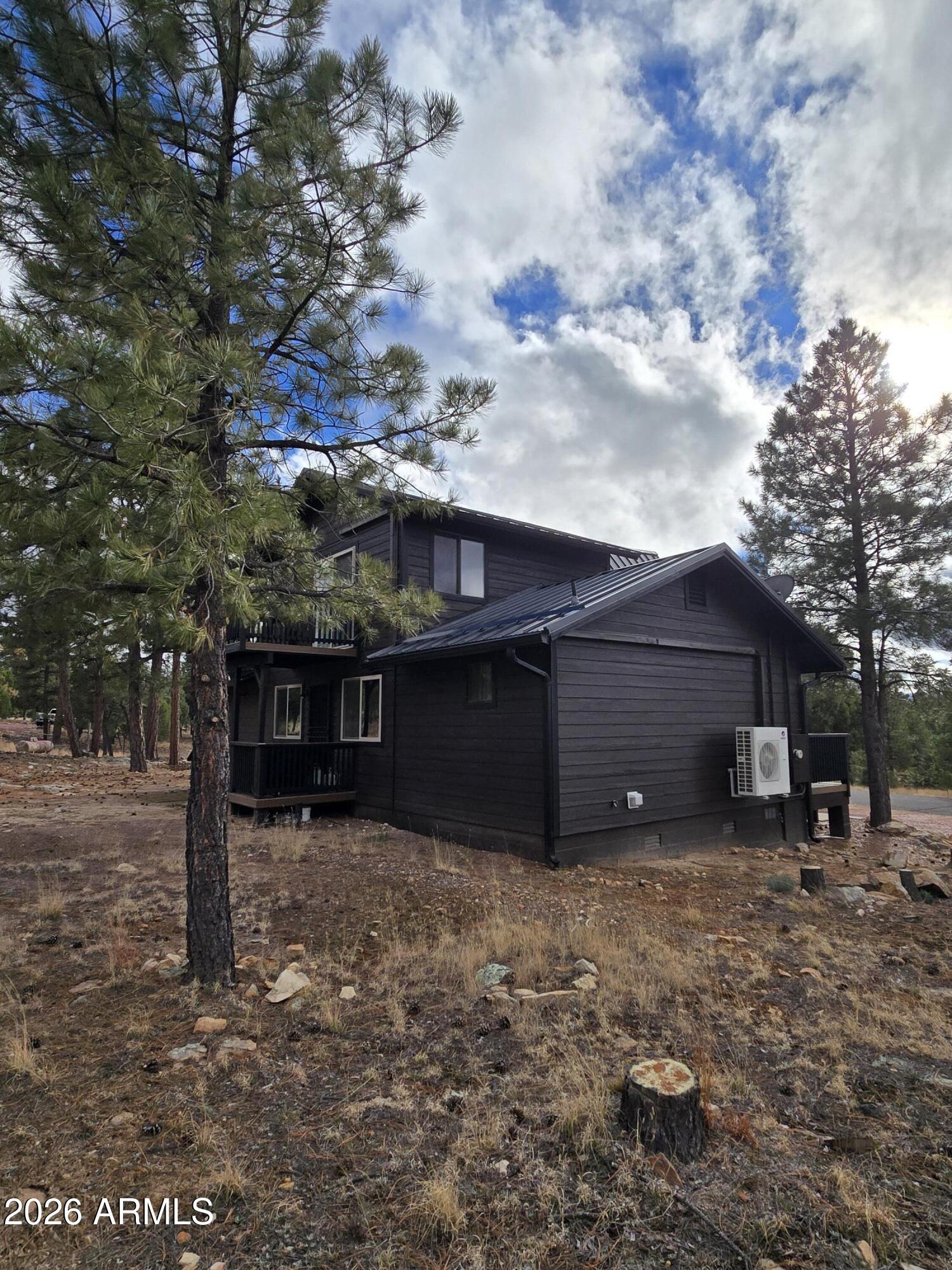 2795 Coyote Ridge Happy Jack, AZ 86024 - Photo 25 of 31 a backyard of a house with table and chairs