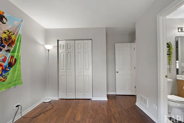 $319,000 | 750 Dillon Court, Grayslake, IL 60030