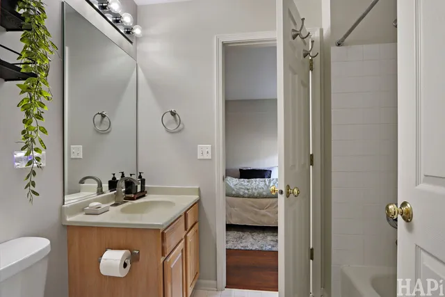 $319,000 | 750 Dillon Court, Grayslake, IL 60030