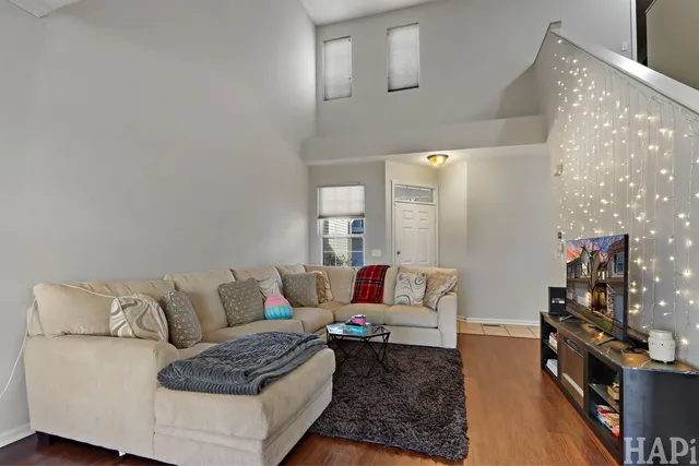 $319,000 | 750 Dillon Court, Grayslake, IL 60030