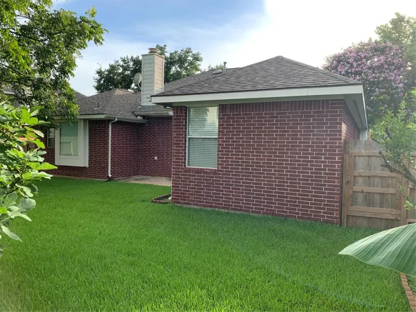 $2,200 | 1015 Tennyson Drive, Pearland, TX 77584