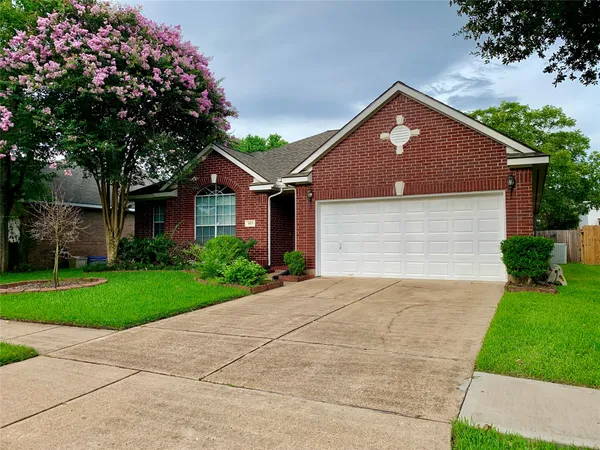 $2,200 | 1015 Tennyson Drive, Pearland, TX 77584