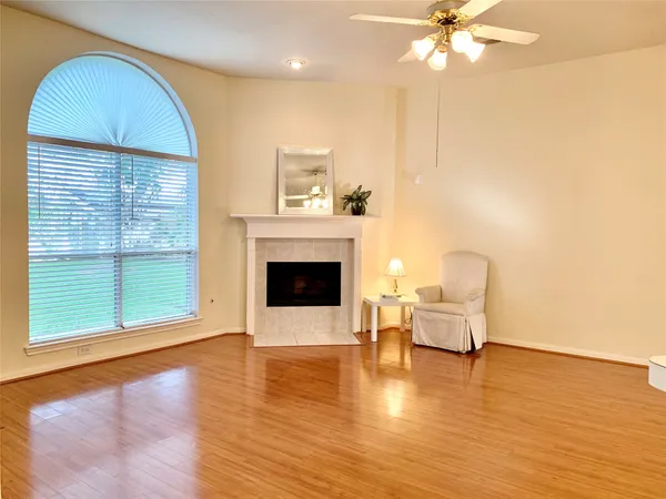 $2,200 | 1015 Tennyson Drive, Pearland, TX 77584