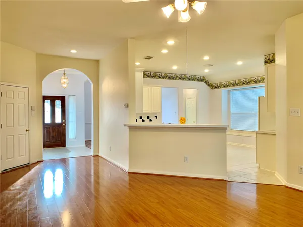 $2,200 | 1015 Tennyson Drive, Pearland, TX 77584
