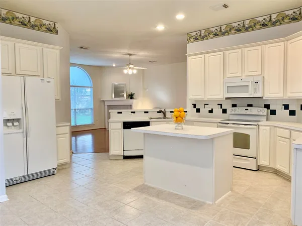 $2,200 | 1015 Tennyson Drive, Pearland, TX 77584