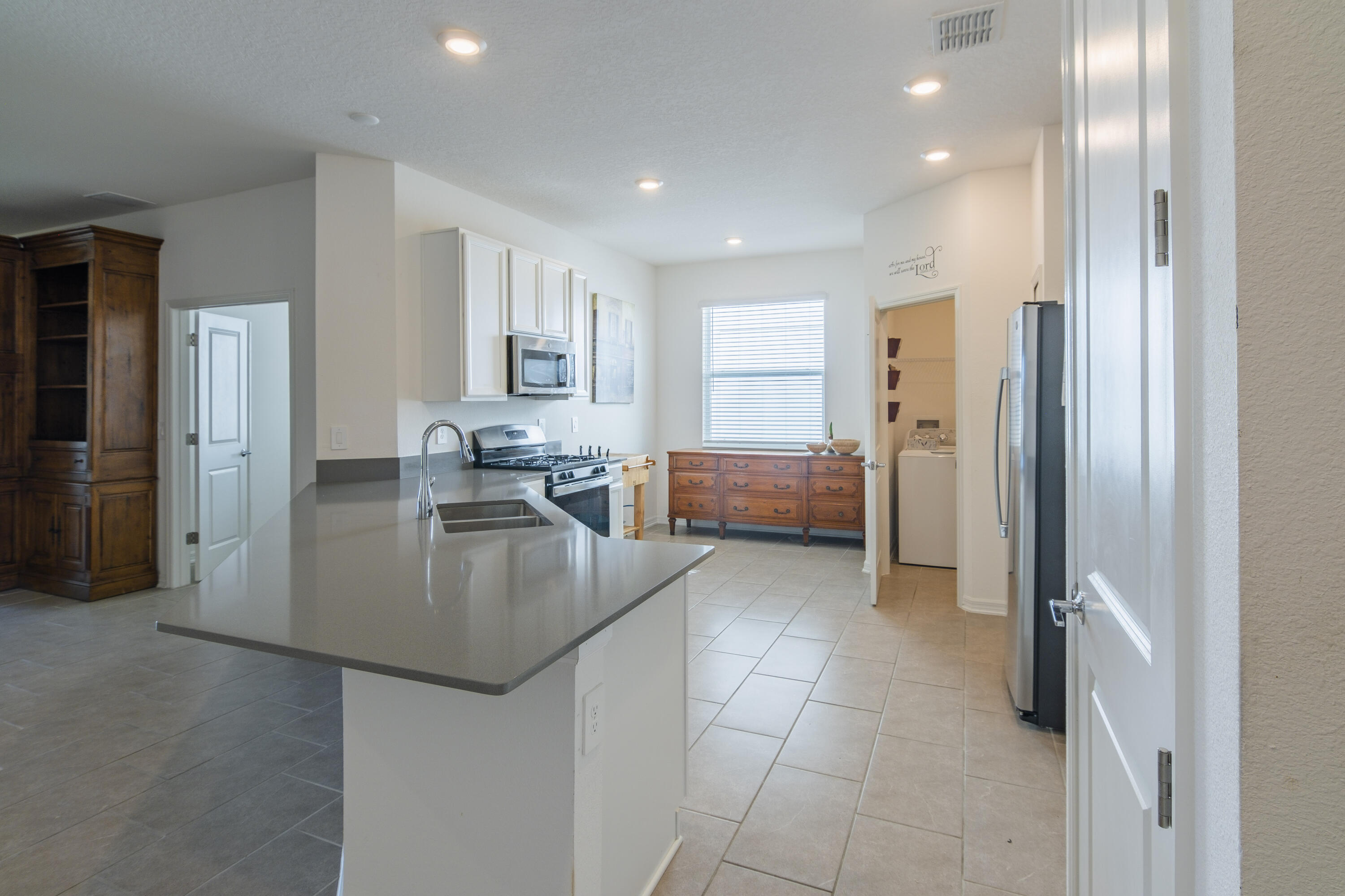 34537 Shellback Street Leesburg, FL 34788 - Photo 8 of 48 Interior-3
