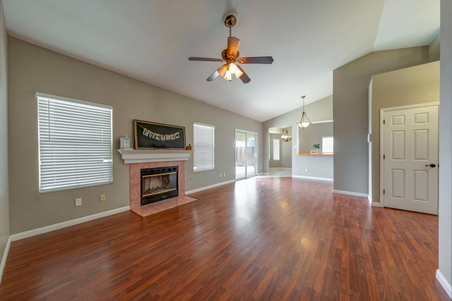 826 Place Road Los Banos, CA 93635 - Photo 7 of 36 Gallery Image 7