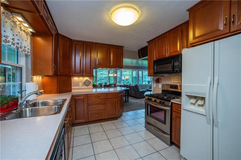 2820 McMorran Road Gibsonia, PA 15044 - Photo 4 of 25 Gallery Image 4