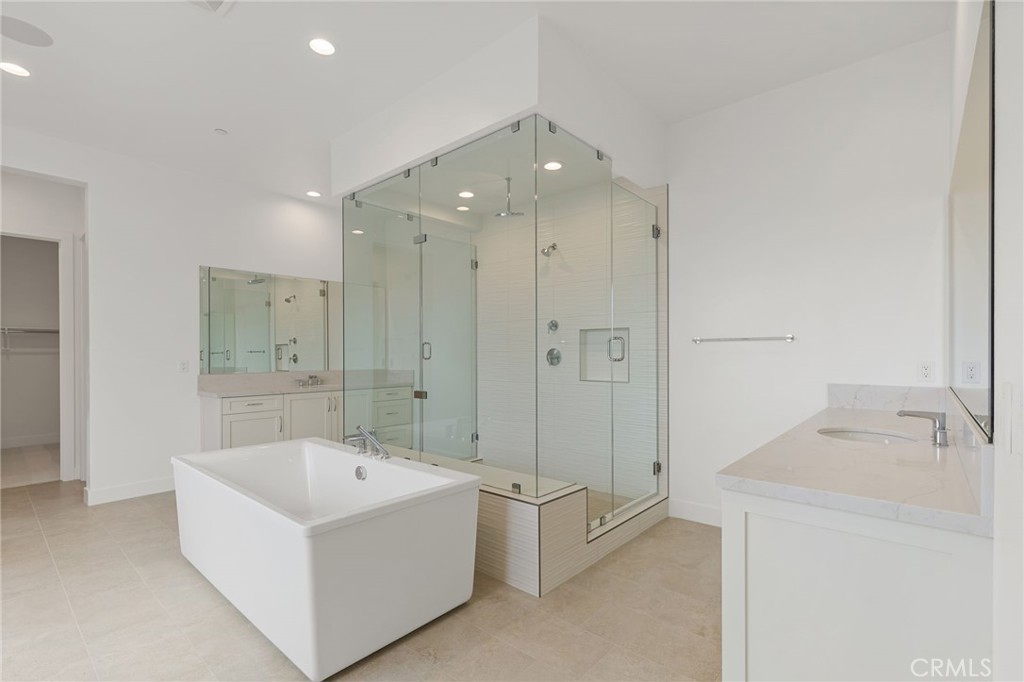 11900 Red Hawk Lane Porter Ranch, CA 91326 - Photo 15 of 26 Primary Bathroom: Saddleback Modern Farmhouse - Ridge Collection at Bella Vista - Photo of another Saddleback - Not actual home for sale - Home is still under construction