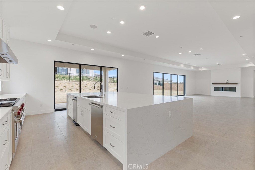 11900 Red Hawk Lane Porter Ranch, CA 91326 - Photo 7 of 26 Kitchen: Saddleback Modern Farmhouse - Ridge Collection at Bella Vista - Photo of another Saddleback - Not actual home for sale - Home is still under construction