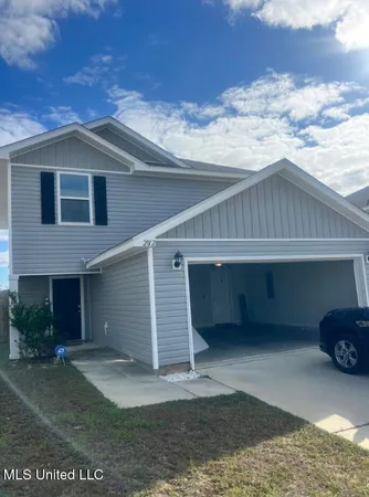 $1,900 | 2012 Magazine Street, Ocean Springs, MS 39564