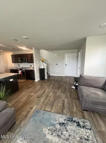 $1,900 | 2012 Magazine Street, Ocean Springs, MS 39564