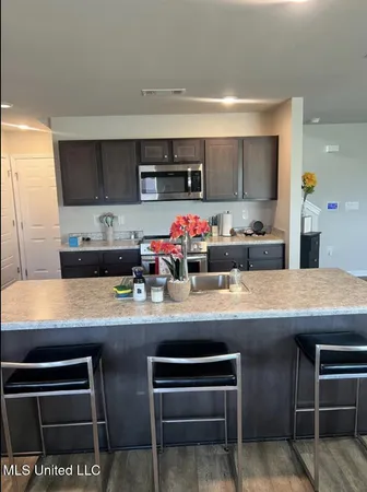 $1,900 | 2012 Magazine Street, Ocean Springs, MS 39564