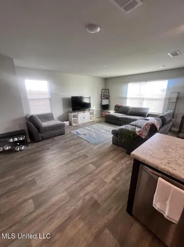 $1,900 | 2012 Magazine Street, Ocean Springs, MS 39564