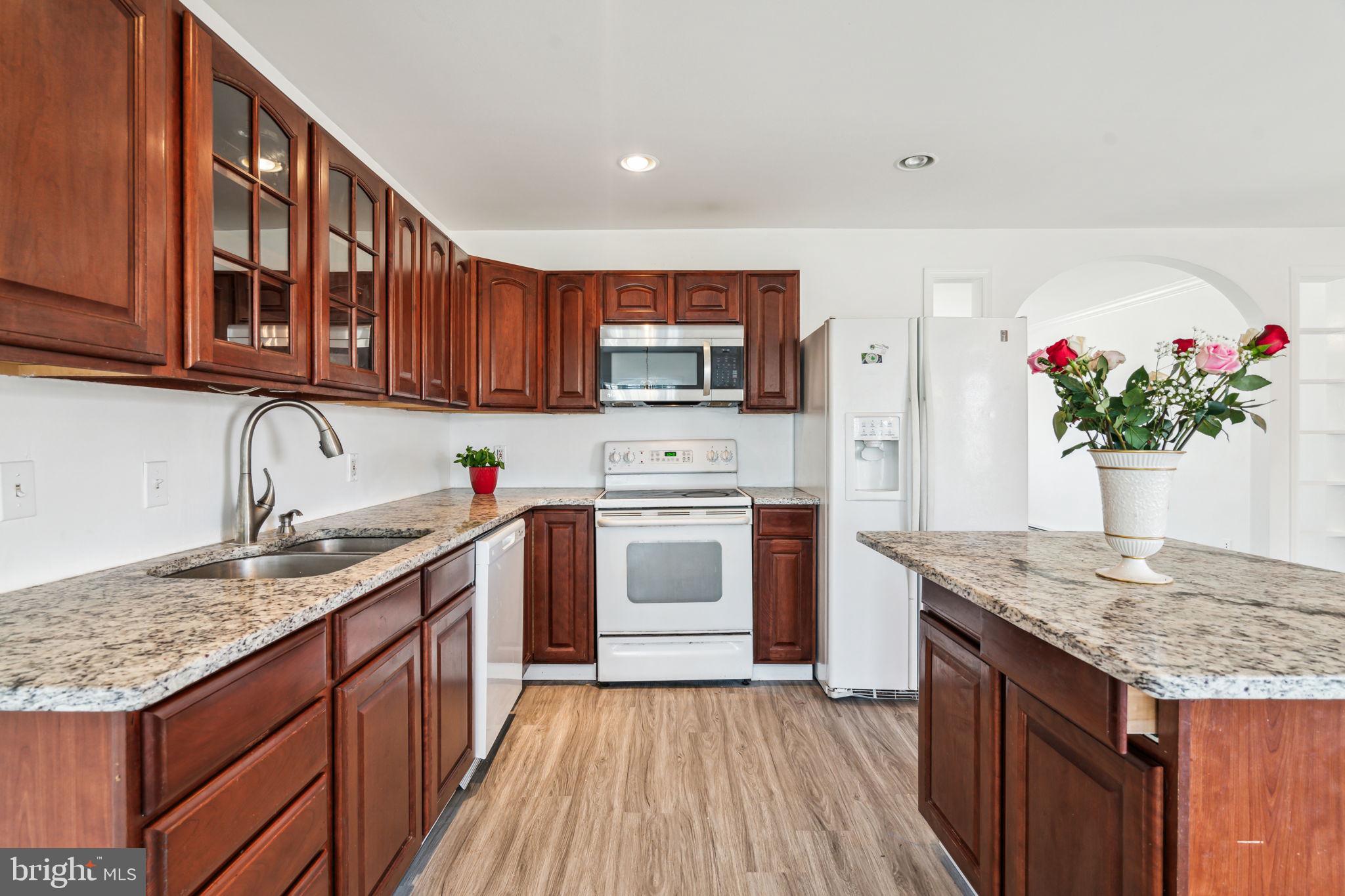 4 Long Loop Road Levittown, PA 19056 - Photo 8 of 32 Plenty of cabinets and counter space