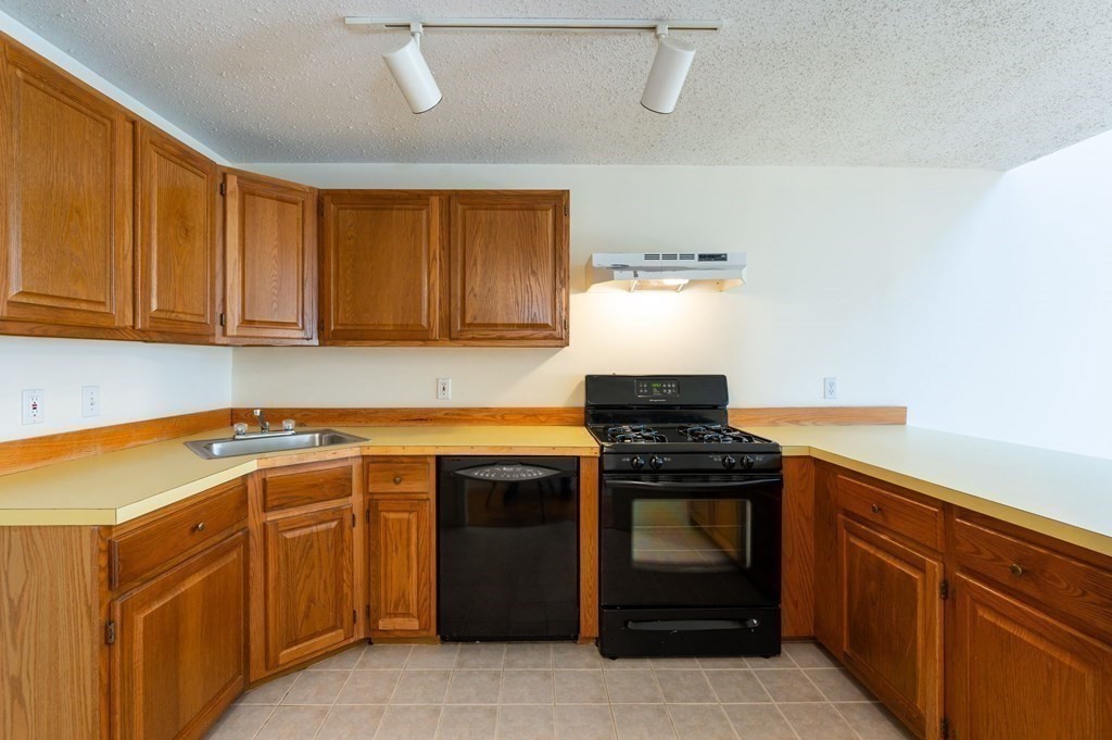 117 Pilgrim Road, Unit 117 Haverhill, MA 01832 - Photo 21 of 36 Gallery Image 21