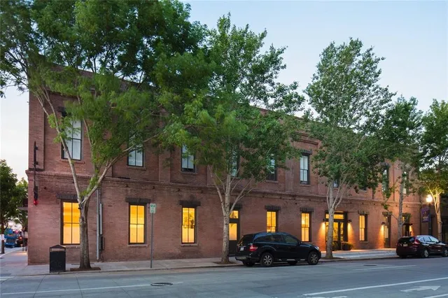 $2,100 | 510 Julia Street, Unit 202, New Orleans, LA 70130