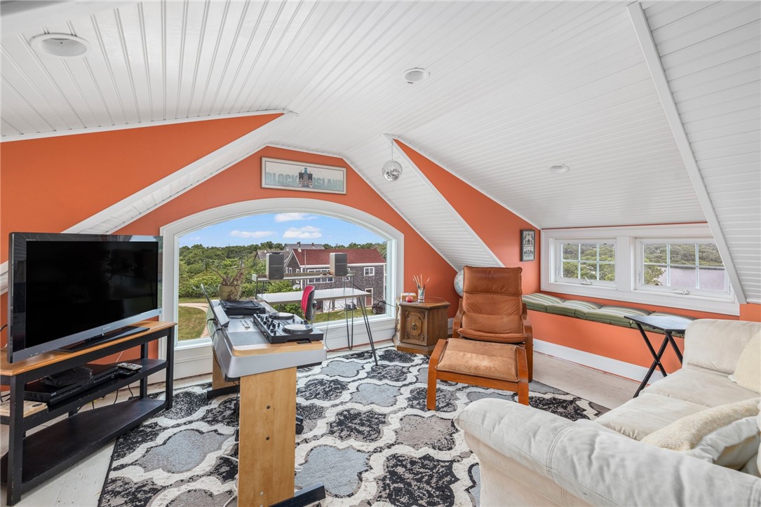 1661 Sands Pond Road Block Island, RI 02807 - Photo 23 of 44