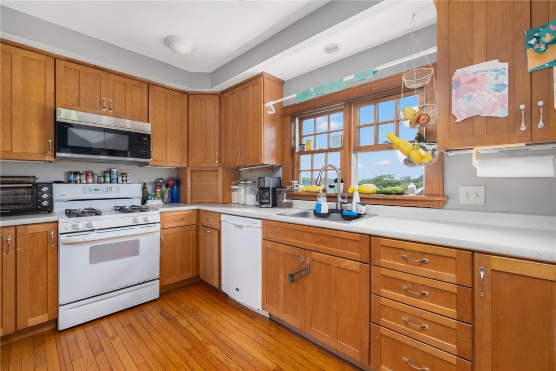 1661 Sands Pond Road Block Island, RI 02807 - Photo 33 of 44 Apartment kitchen