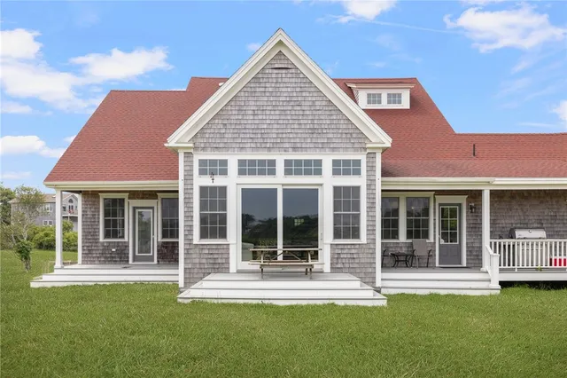 $2,990,000 | 1661 Sands Pond Road, Block Island, RI 02807